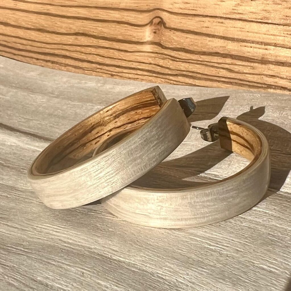 5a Tulipier argent extérieur Zebrano intérieur